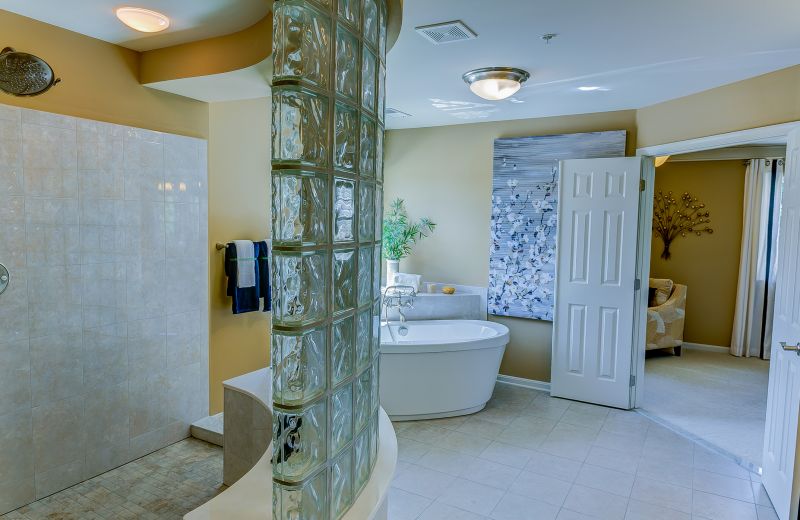 Spa Bathroom with Free-standing Tub